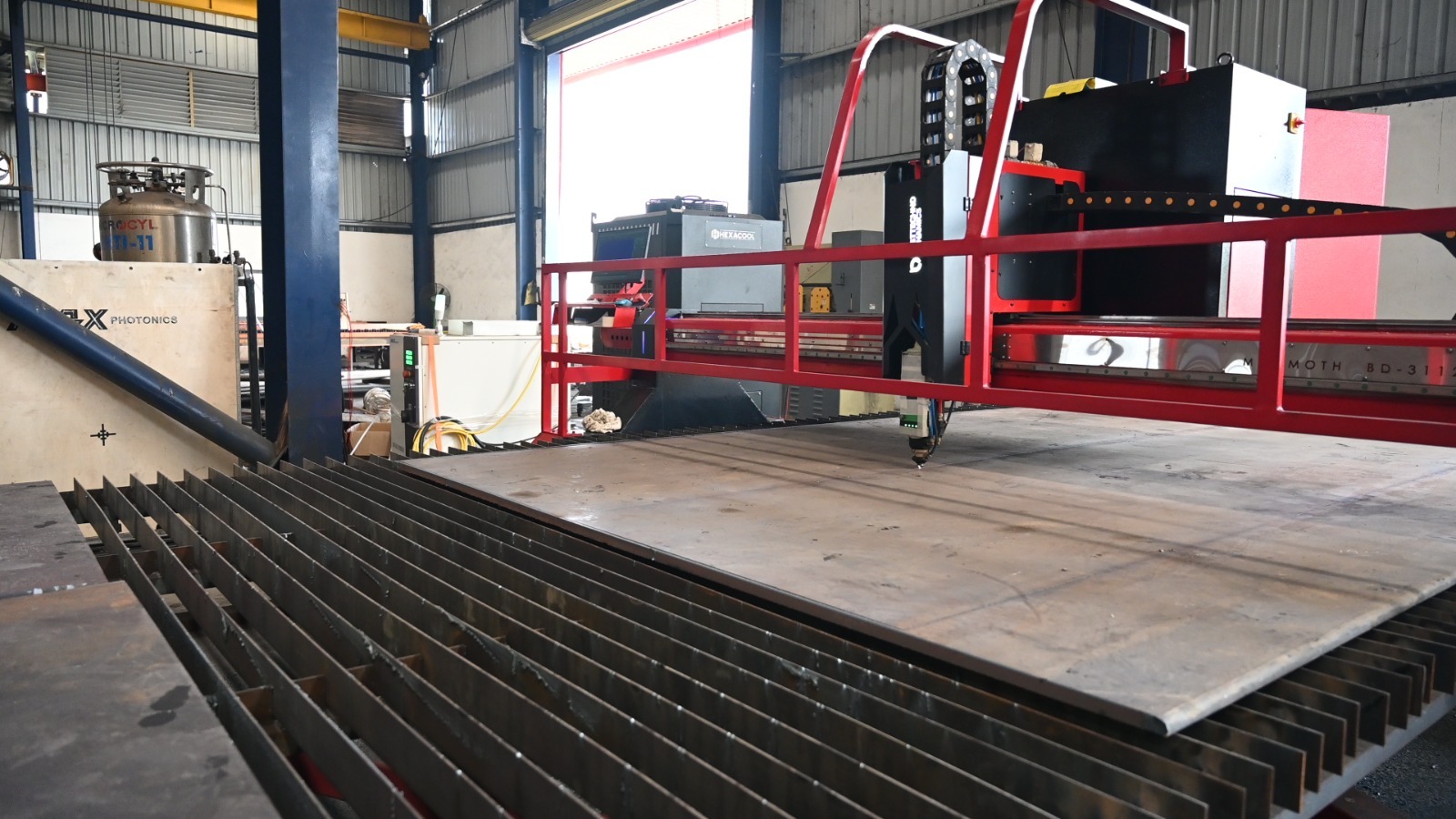 MAMMOTH CNC Fiber Laser Cutting Machine